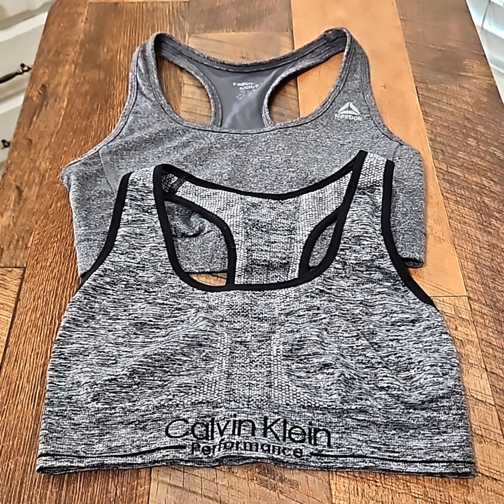 03. A set of sports bra